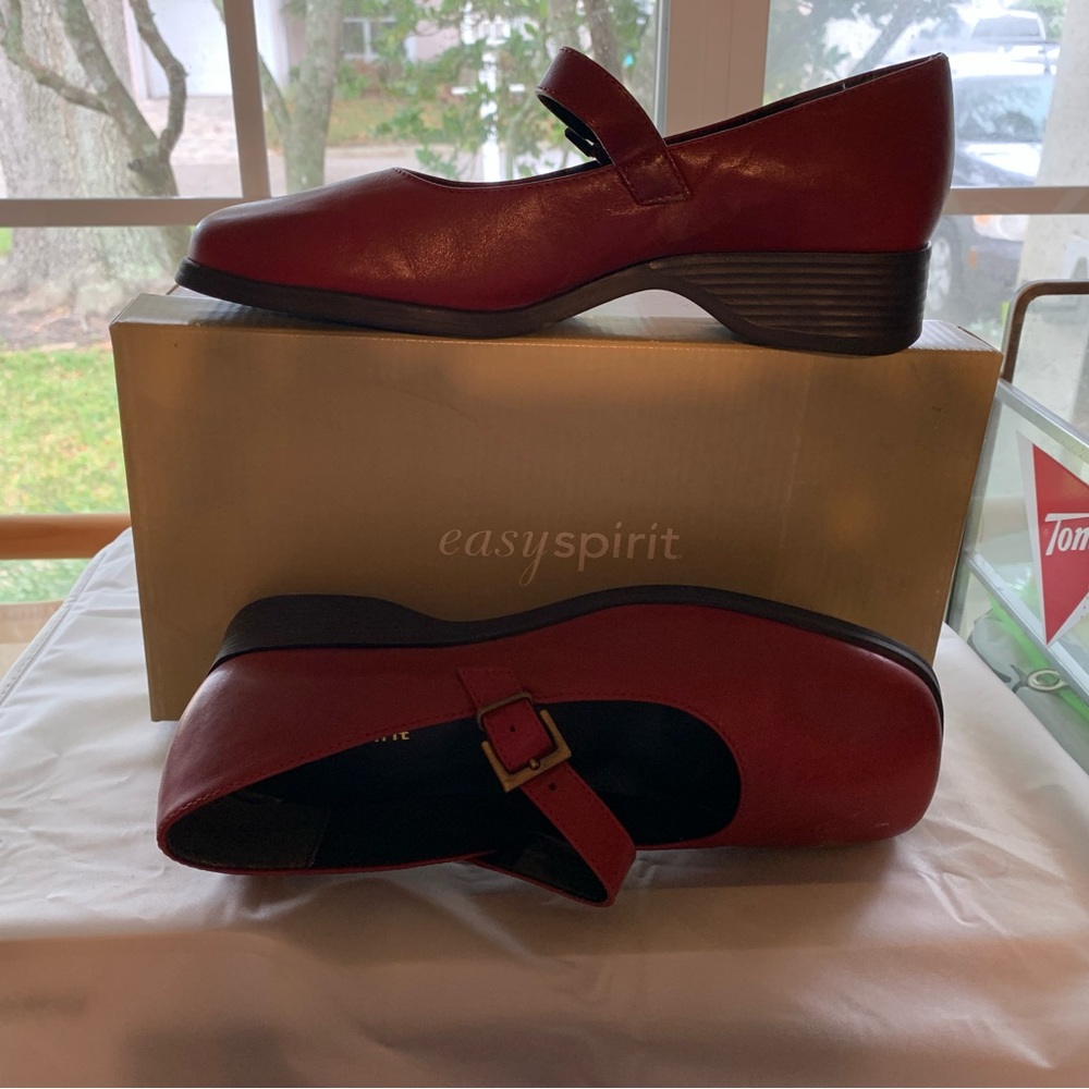 Vintage red vamp Easy Spirit Mary Jane shoes
